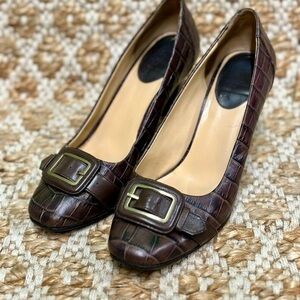 Cole‎ Haan women’s brown faux crocodile pumps with buckle detail size 6B